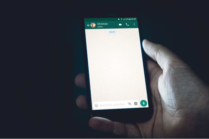 Comment lire les messages whatsapp de quelqu'un gratuitement à distance