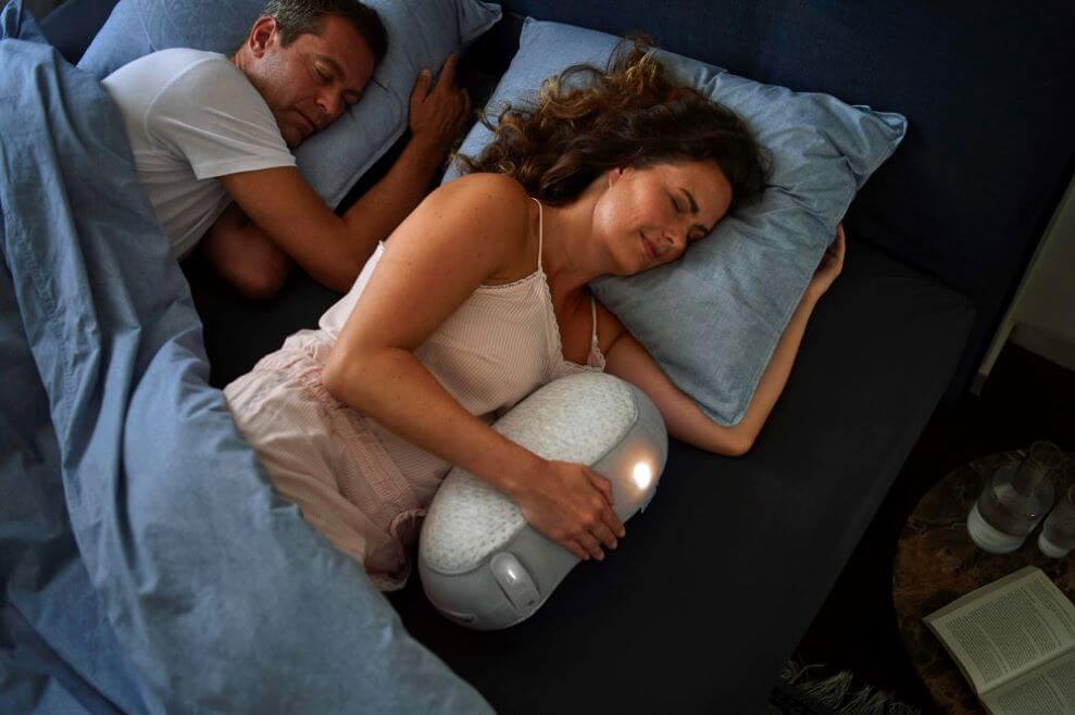 Couples Slept Without Hug-Physical Signs Your Wife is Cheating