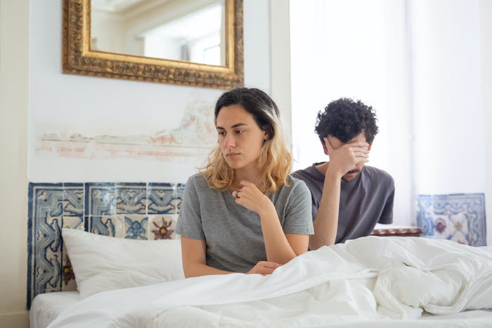 Signs the partner is cheating online