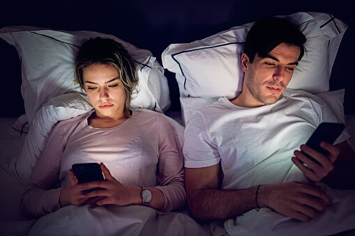 Couple Hack Text Messages without Access to Phone