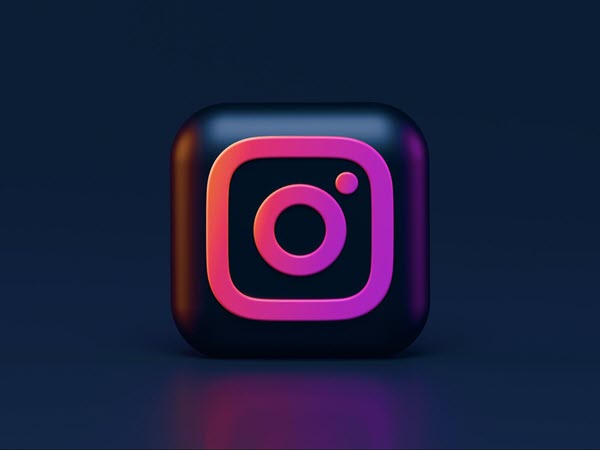 インスタグラムで誰が自分を見ているかを調べる方法